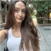 Profesora nativa de inglés. Ubicada en Barcelona, con capacidad para impartir clases en linea, presencial, o hibrida